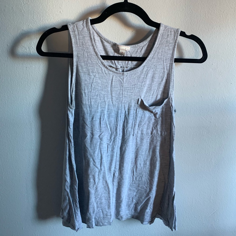 Grey gap tank